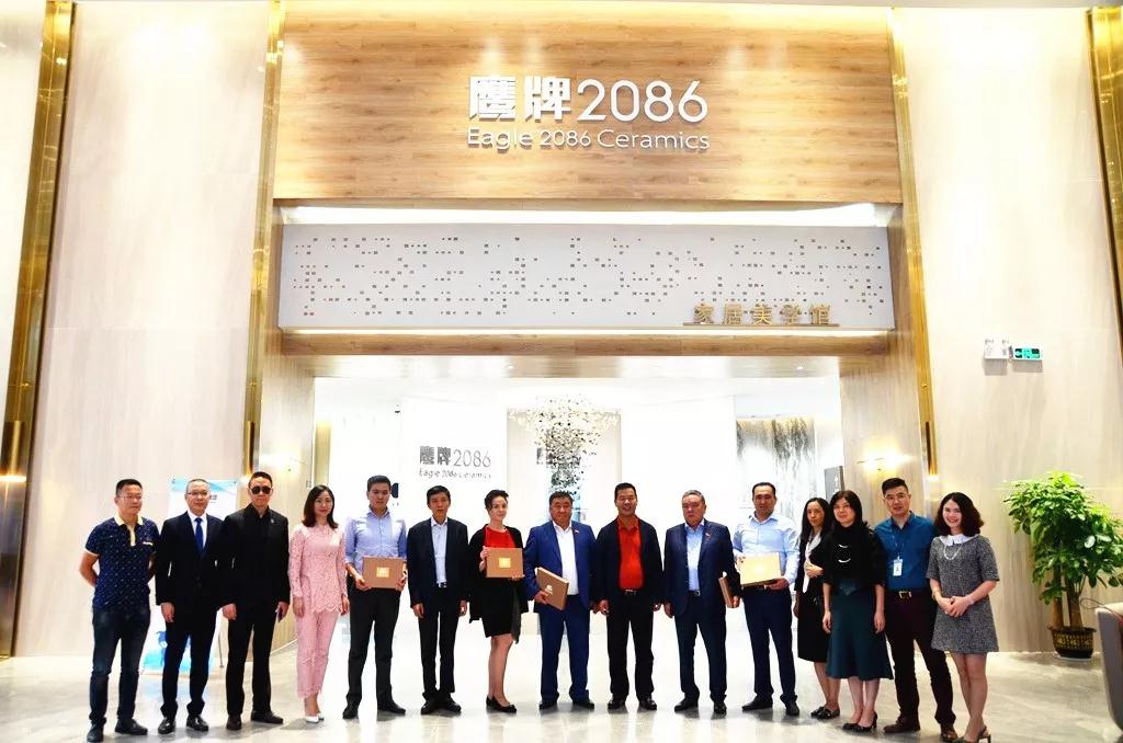 吉尔吉斯斯坦国会议员到访，希望将鹰牌瓷砖带回祖国