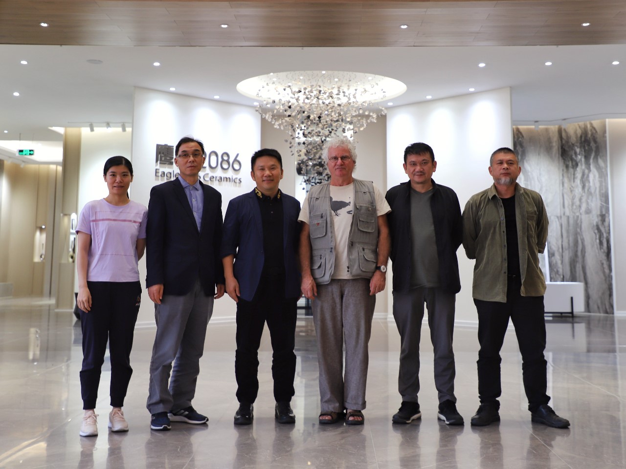 鹰牌2086遇知音，与国际陶瓷艺术家考夫曼畅谈“京砖”艺术