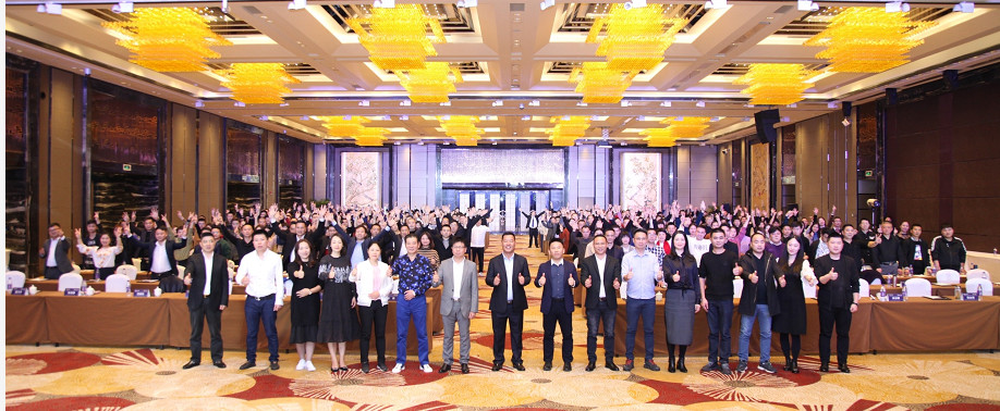 狂！这个品牌昨日年会上喊话，要打造成现代砖第一品牌