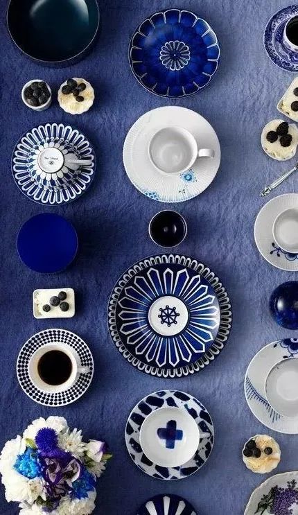 鹰牌2086现代砖，青花，绽放在现代艺术上的一抹蓝