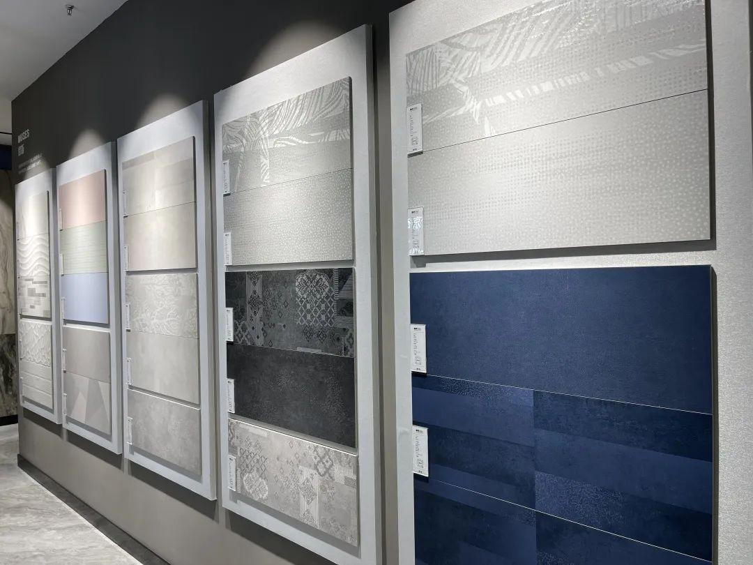 迎四方宾客，来一醉方休。  ——《青岛，有海量》   ▲图源网络    青岛，一个让人上头的城市。红瓦绿树，碧海蓝天，是它的灵魂底色。梁实秋在《忆青岛》里说，青岛是当得上“春有百花秋有月，夏有凉风冬有(图10)