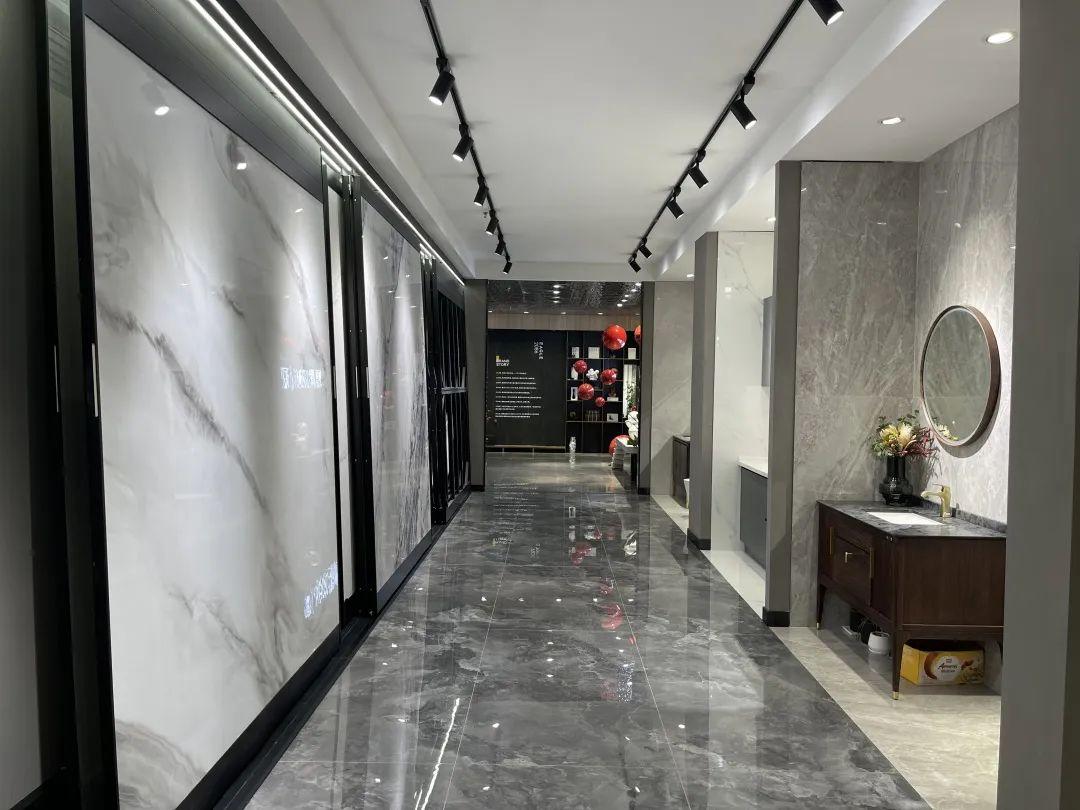 迎四方宾客，来一醉方休。  ——《青岛，有海量》   ▲图源网络    青岛，一个让人上头的城市。红瓦绿树，碧海蓝天，是它的灵魂底色。梁实秋在《忆青岛》里说，青岛是当得上“春有百花秋有月，夏有凉风冬有(图16)