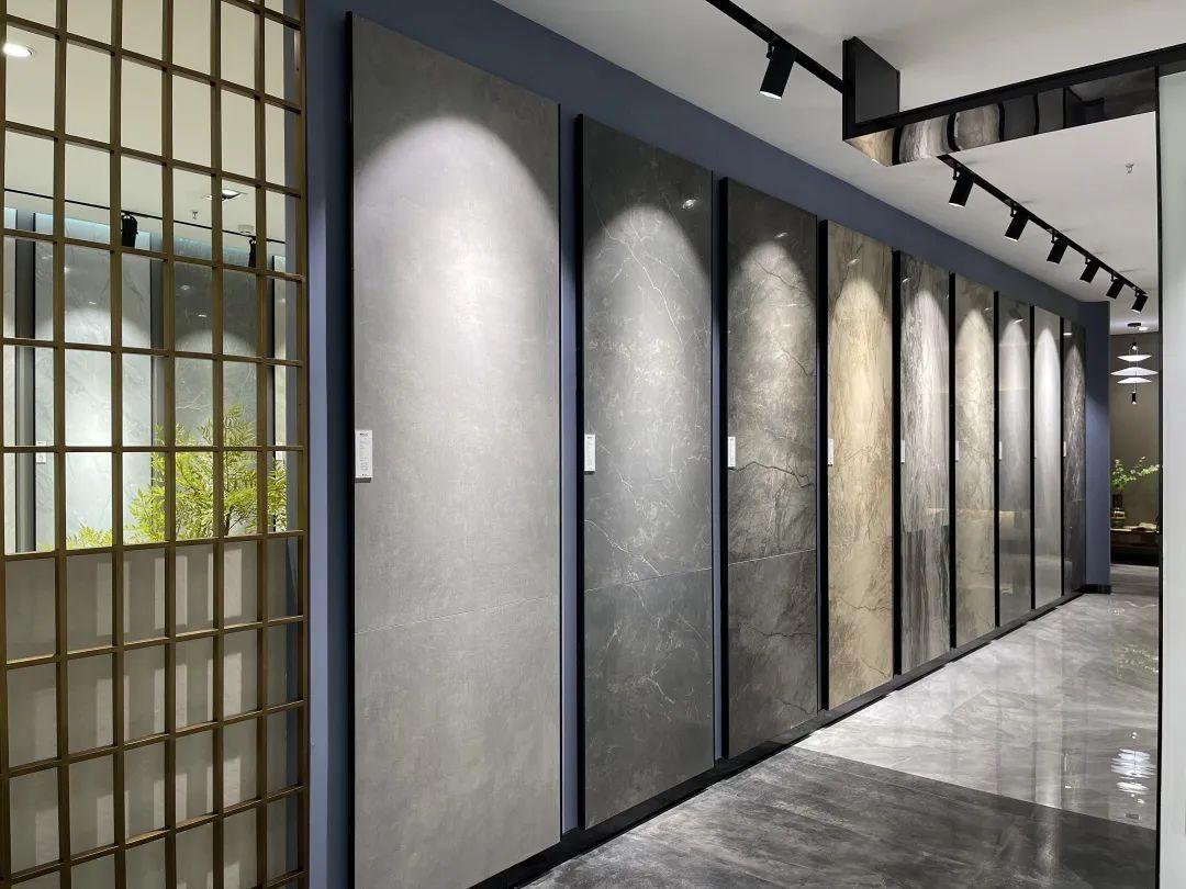 迎四方宾客，来一醉方休。  ——《青岛，有海量》   ▲图源网络    青岛，一个让人上头的城市。红瓦绿树，碧海蓝天，是它的灵魂底色。梁实秋在《忆青岛》里说，青岛是当得上“春有百花秋有月，夏有凉风冬有(图9)