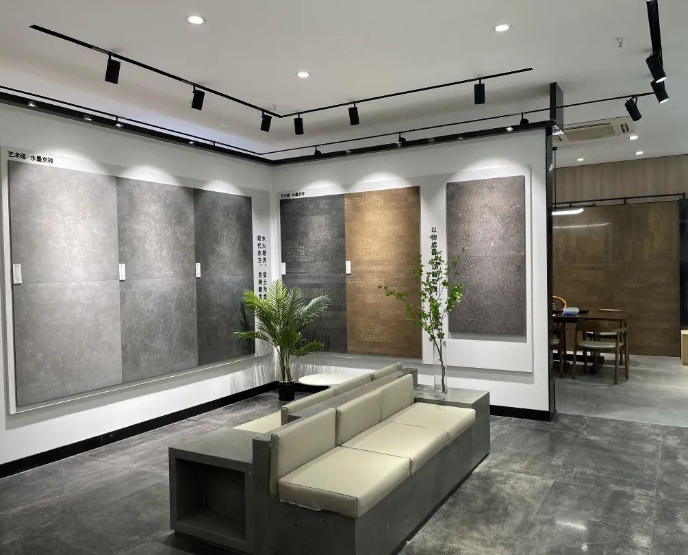 迎四方宾客，来一醉方休。  ——《青岛，有海量》   ▲图源网络    青岛，一个让人上头的城市。红瓦绿树，碧海蓝天，是它的灵魂底色。梁实秋在《忆青岛》里说，青岛是当得上“春有百花秋有月，夏有凉风冬有(图11)