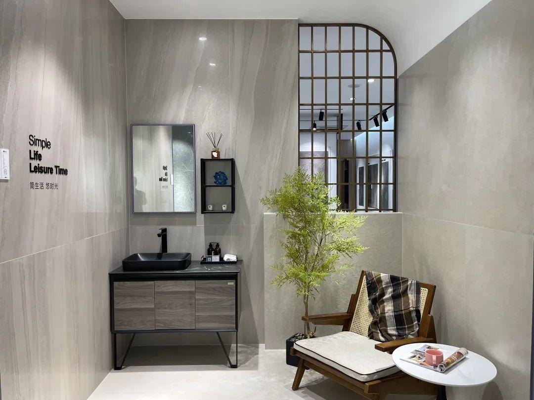 迎四方宾客，来一醉方休。  ——《青岛，有海量》   ▲图源网络    青岛，一个让人上头的城市。红瓦绿树，碧海蓝天，是它的灵魂底色。梁实秋在《忆青岛》里说，青岛是当得上“春有百花秋有月，夏有凉风冬有(图15)