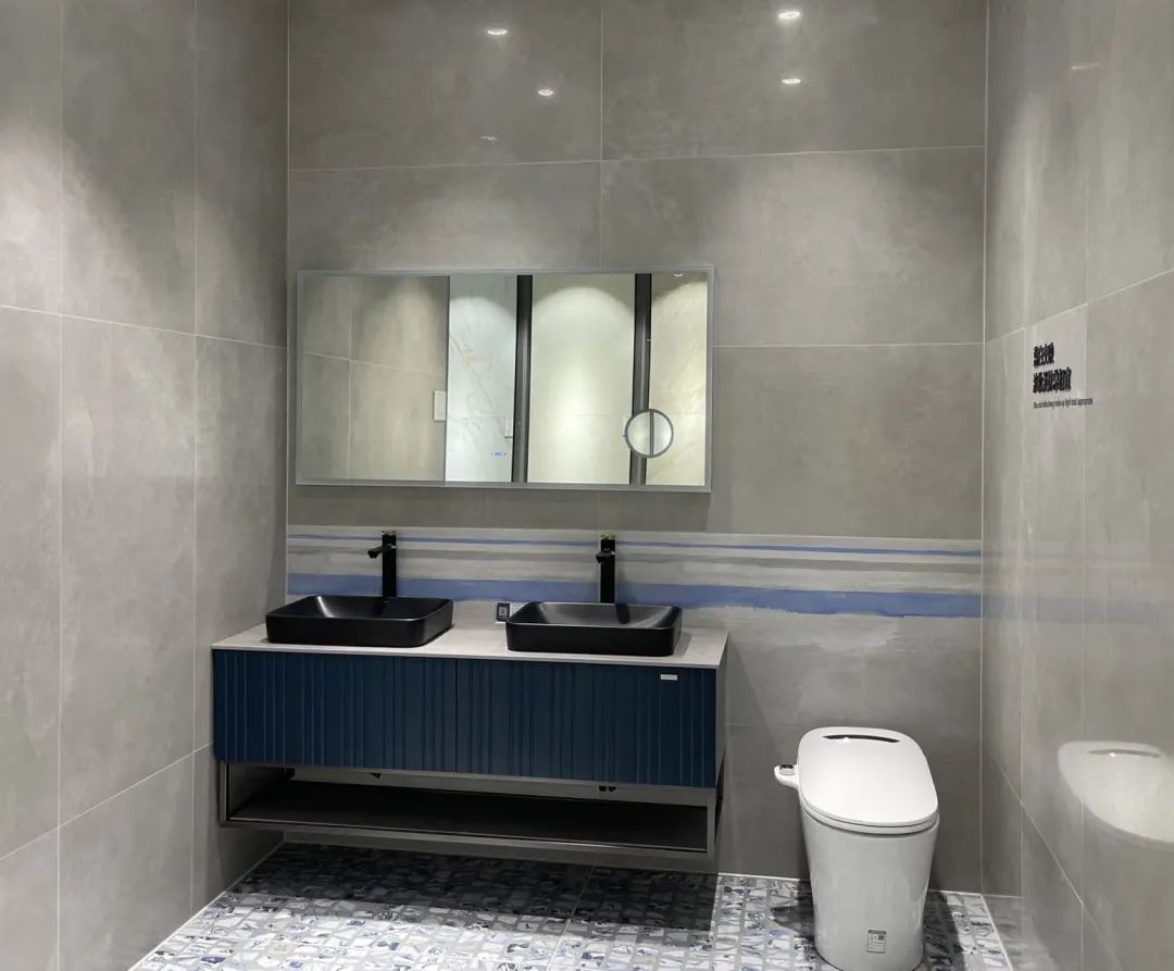 迎四方宾客，来一醉方休。  ——《青岛，有海量》   ▲图源网络    青岛，一个让人上头的城市。红瓦绿树，碧海蓝天，是它的灵魂底色。梁实秋在《忆青岛》里说，青岛是当得上“春有百花秋有月，夏有凉风冬有(图21)