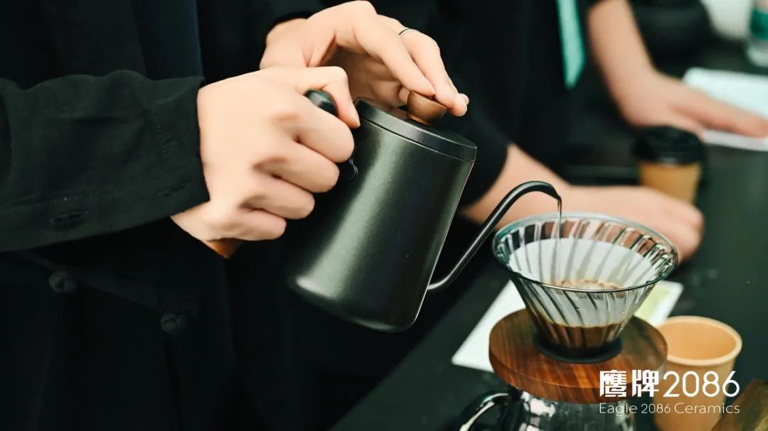 院藏东方·意趣棋间｜鹰牌2086携「玩家级·水墨京砖」亮相2024广州设计周(图23)