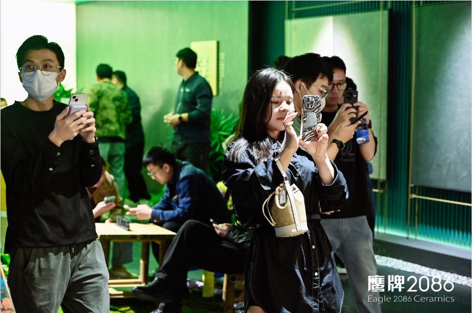 院藏东方·意趣棋间｜鹰牌2086携「玩家级·水墨京砖」亮相2024广州设计周(图9)